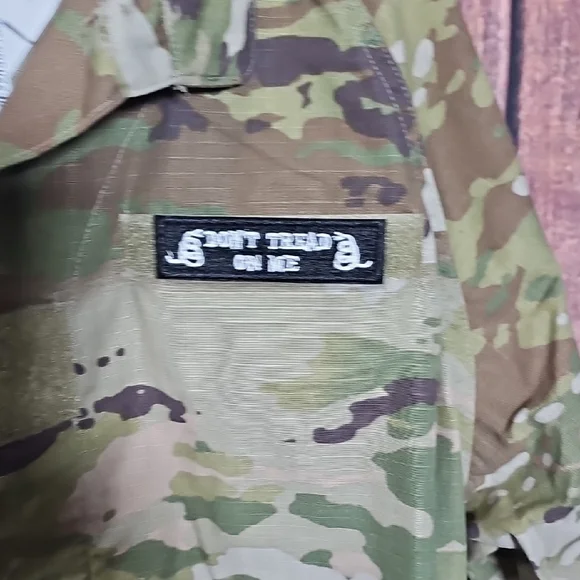 Camouflage Military Jacket with M*A*S*H Patch - Picture 6 of 9